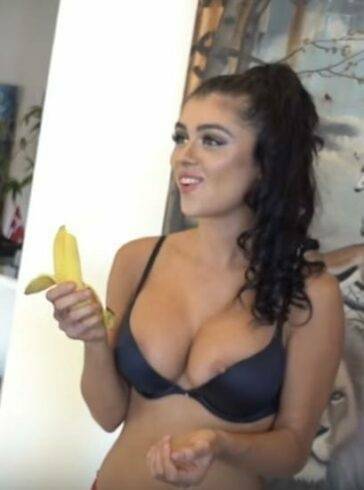 Noel Leon Nip Slip on fansgirls.net