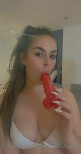 Lauren Alexis Dildo Blowjob Onlyfans Video Leaked on fansgirls.net