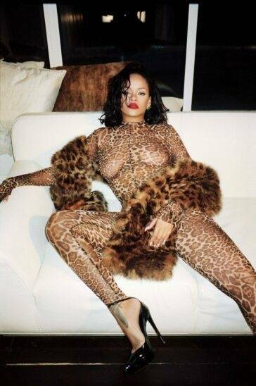 Rihanna Nude Modeling Photoshoot Set Leaked on fansgirls.net