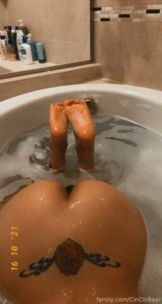 Cincinbear Nude Bath Onlyfans Video Leaked on fansgirls.net