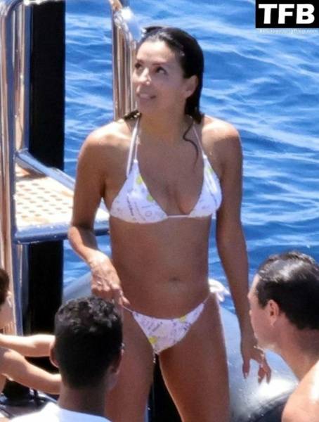 Eva Longoria Shows Off Her Sultry Figure Out on Her Family Holiday in Capri on fansgirls.net