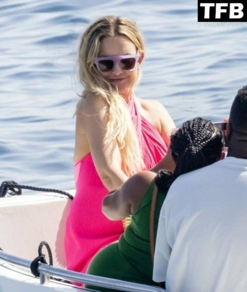 Kate Hudson is Seen on Her Family Trip to Nerano on fansgirls.net