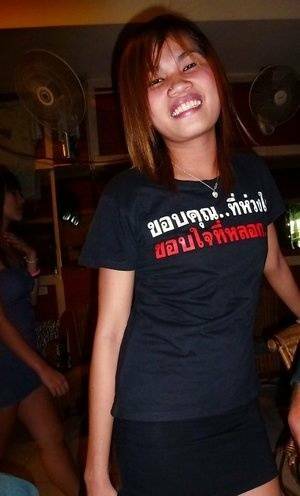 Petite Thai bargirl Tan taking POV cumshot on trimmed vagina - Thailand on fansgirls.net