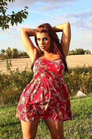 Amateur solo girl Briana Lee flashes her tits and twat in the countryside on fansgirls.net