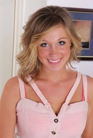 Smiling coed Ashley Jones gets naked for the very first time on fansgirls.net