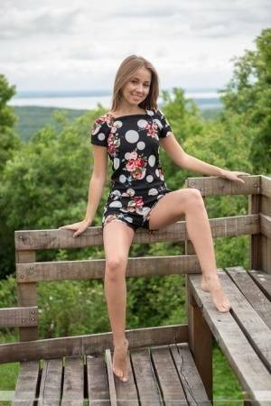 Barefoot teen Linda A gets totally naked at a lookout spot in the woods on fansgirls.net