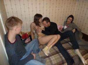 Drunk students swap partners while having MMFF sex on a bed on fansgirls.net