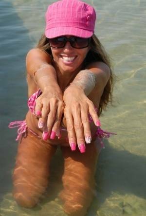 Amateur model Lori Anderson shows her hairy arms while wearing a bikini on fansgirls.net