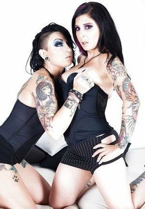 Goth models play with their tatted tight bodies and pussies on fansgirls.net