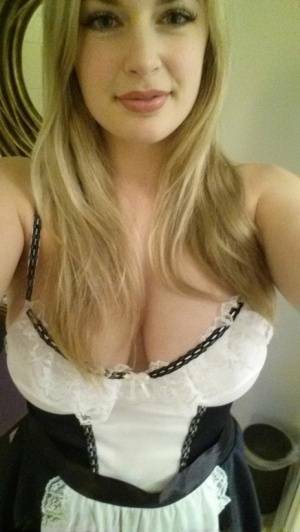 Big assed blonde amateur Danielle takes candid selfies all around the world on fansgirls.net