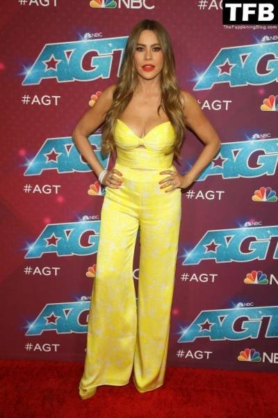 Sofi­a Vergara Flaunts Her Cleavage at the Red Carpet of the 1CAmerica 19s Got Talent 1D Season 17 Live Show on fansgirls.net