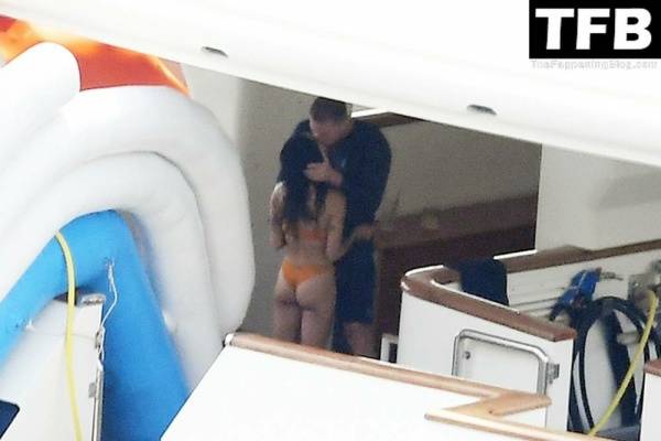 Zoe Kravitz & Channing Tatum Pack on the PDA While on a Romantic Holiday on a Mega Yacht in Italy - Italy on fansgirls.net