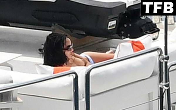 Zoe Kravitz Goes Topless While Enjoying a Summer Holiday on a Luxury Yacht in Positano on fansgirls.net