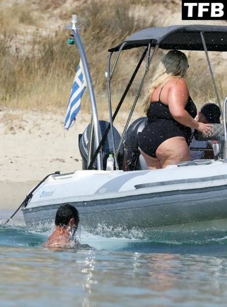 Gemma Collins Flashes Her Nude Boobs on the Greek Island of Mykonos on fansgirls.net