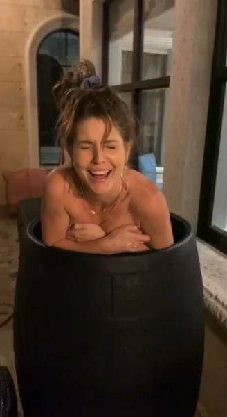 Amanda Cerny Nude Bath Dunking Video Leaked on fansgirls.net