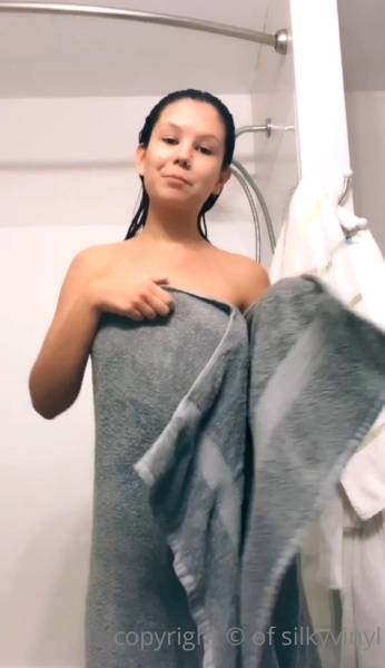 Silkyvinyl Nude Towel Flash Dance Onlyfans Video Leaked on fansgirls.net