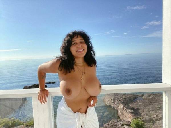 Emily Cheree Nude Outdoor Balcony Onlyfans Set Leaked - Usa on fansgirls.net