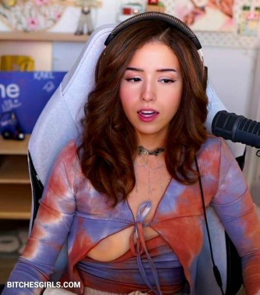 Pokimane Nude Twitch Streamer Leaked Photos on fansgirls.net