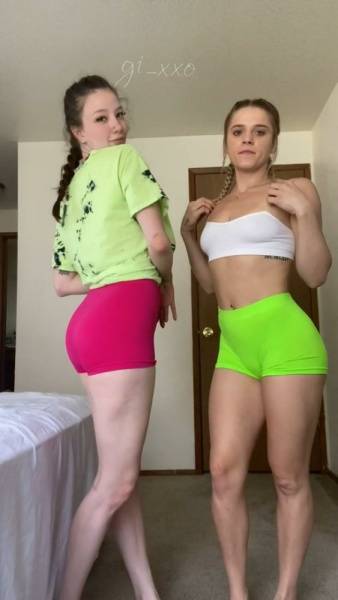 Gii_xoxo69 Lesbian TikTok Challenge Onlyfans Video Leaked on fansgirls.net