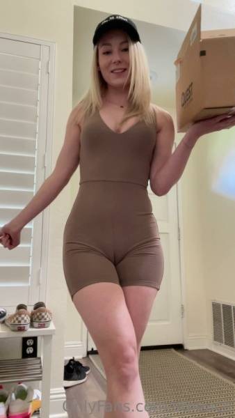 STPeach Nude Delivery Role Play PPV Fansly Video Leaked on fansgirls.net