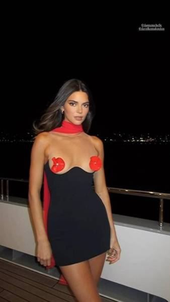 Kendall Jenner Pasties Dress Candid Video Leaked - Usa on fansgirls.net
