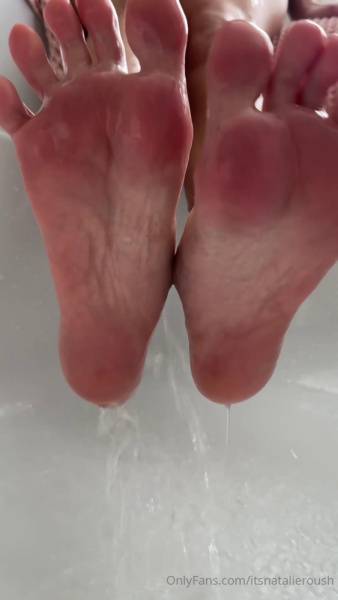 Natalie Roush Wet Feet Cleaning PPV Onlyfans Video Leaked on fansgirls.net