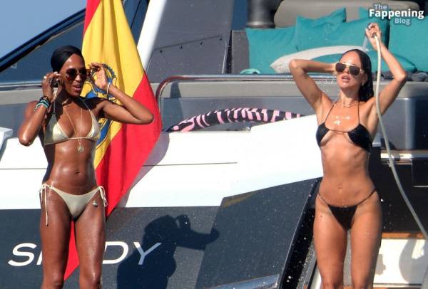Naomi Campbell, Eiza González, Michelle Rodriguez Enjoy a Day on a Luxury Yacht in Ibiza (129 Photos) - Mexico - Britain on fansgirls.net