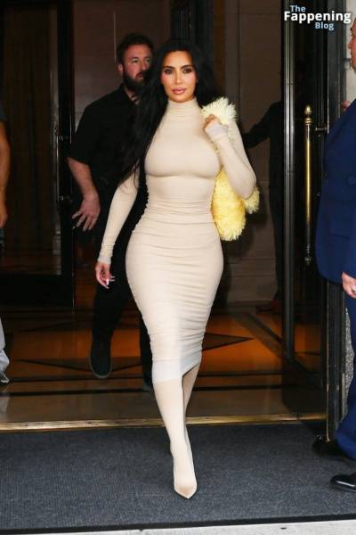 Kim Kardashian Displays Her Sexy Figure in New York City (14 Photos) - New York on fansgirls.net