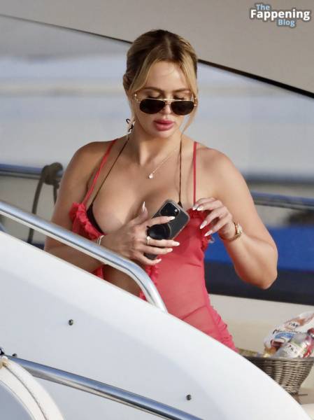 Ashley Stevenson & Marcus Jordan Enjoy a Day at Sea in Saint Tropez (12 Photos) - Jordan on fansgirls.net