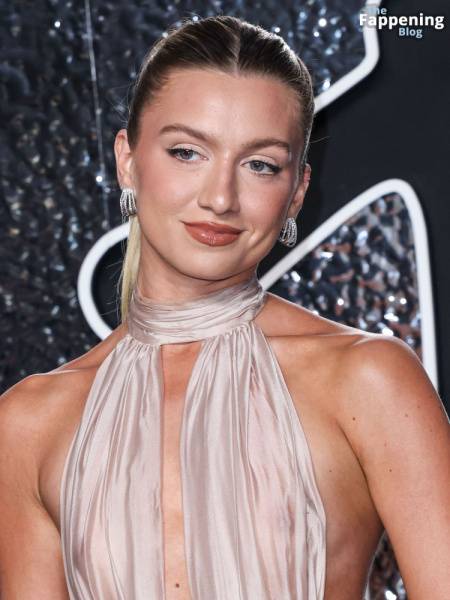 Anna Sitar Flashes Her Nude Tits at the 2024 MTV Video Music Awards (27 Photos) - New York on fansgirls.net