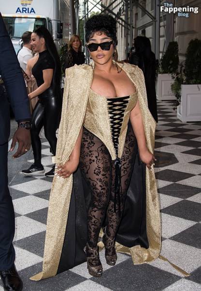 Lil’ Kim Flashes Her Areola as She Attends the Christian Siriano Fashion Show (32 Photos) - Usa - New York on fansgirls.net