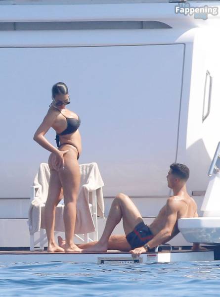 Georgina Rodriguez & Cristiano Ronaldo Enjoy Luxurious Yacht Day in the South of France (104 Photos) - France on fansgirls.net